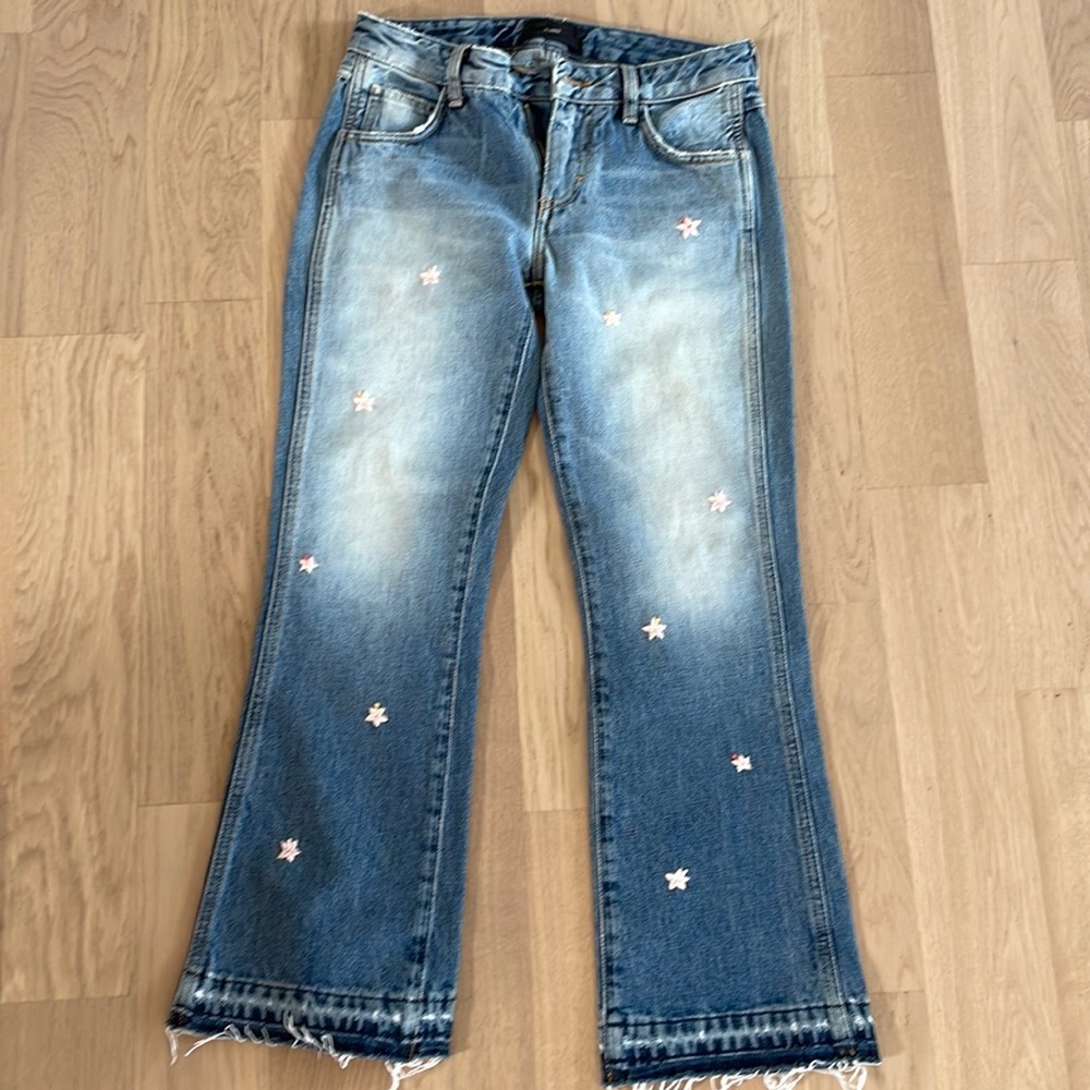 Alamein flare leg embroidery flower 🌸 jeans